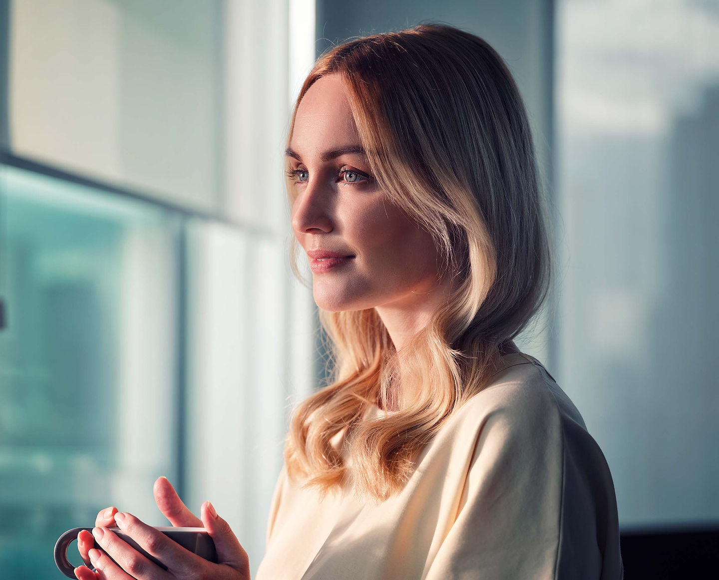 Electric blinds closing wiht one press of a button